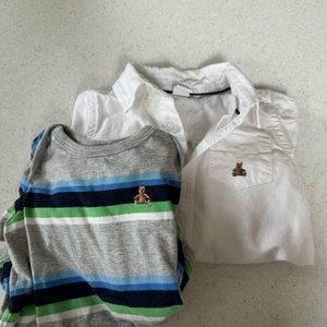 Set of 2 baby gap little boy onesies size 12-18m
